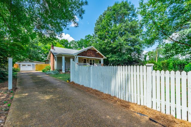 1125 S Crest Road, Rossville, GA 30741