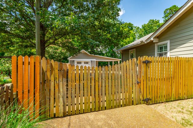 1125 S Crest Road, Rossville, GA 30741