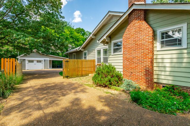 1125 S Crest Road, Rossville, GA 30741