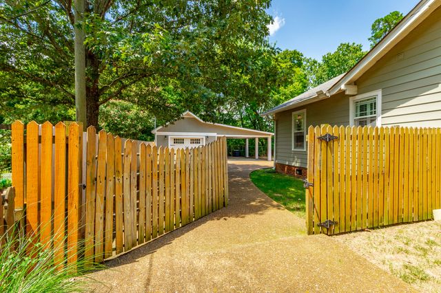 1125 S Crest Road, Rossville, GA 30741