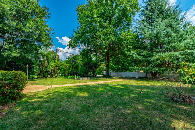 1125 S Crest Road, Rossville, GA 30741