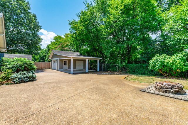 1125 S Crest Road, Rossville, GA 30741