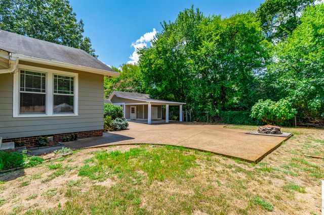 1125 S Crest Road, Rossville, GA 30741