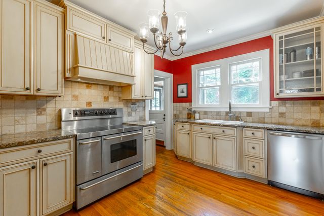 1125 S Crest Road, Rossville, GA 30741