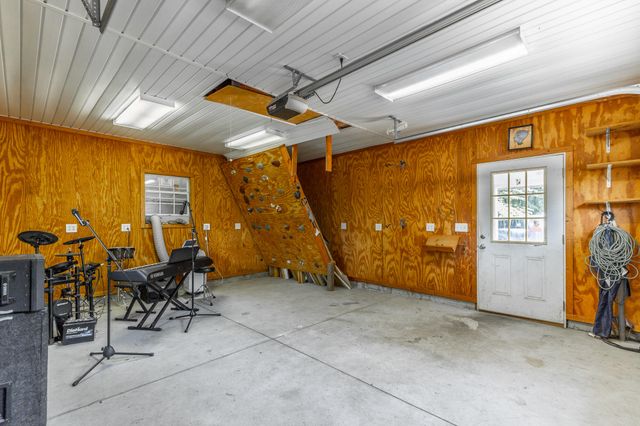 1125 S Crest Road, Rossville, GA 30741