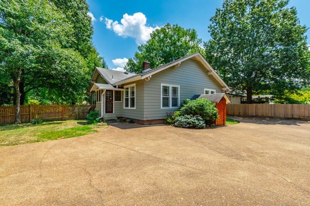 1125 S Crest Road, Rossville, GA 30741