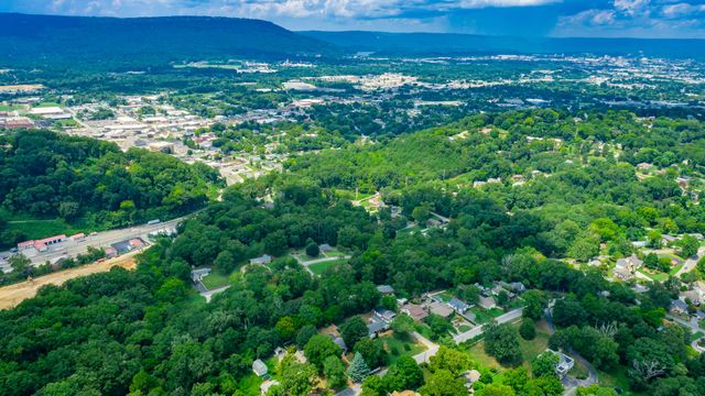 1125 S Crest Road, Rossville, GA 30741