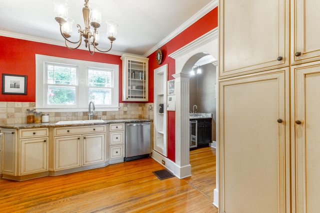 1125 S Crest Road, Rossville, GA 30741