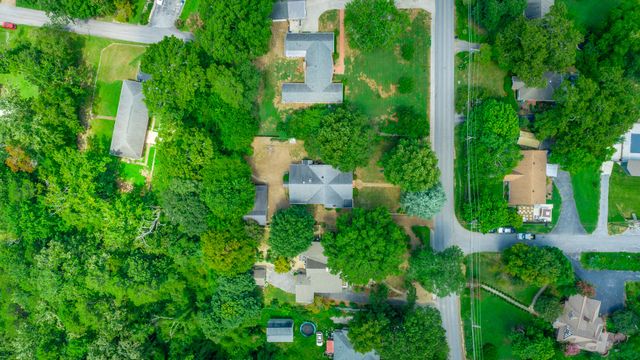1125 S Crest Road, Rossville, GA 30741