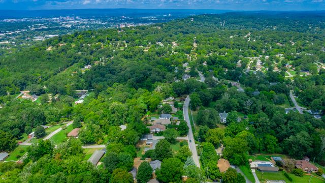 1125 S Crest Road, Rossville, GA 30741