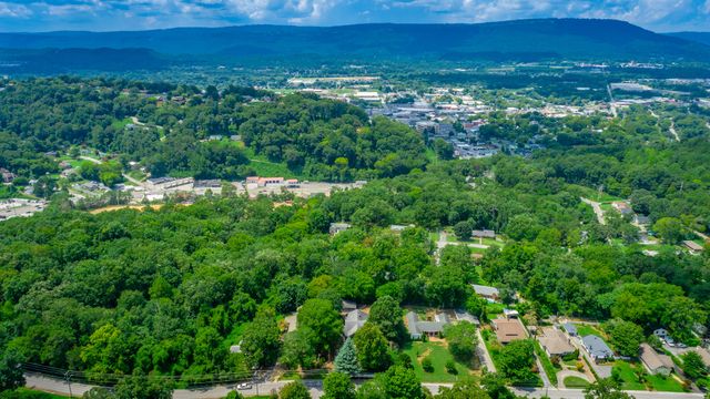 1125 S Crest Road, Rossville, GA 30741