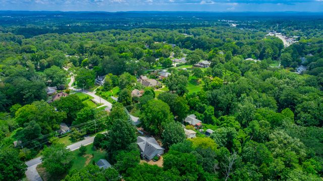 1125 S Crest Road, Rossville, GA 30741