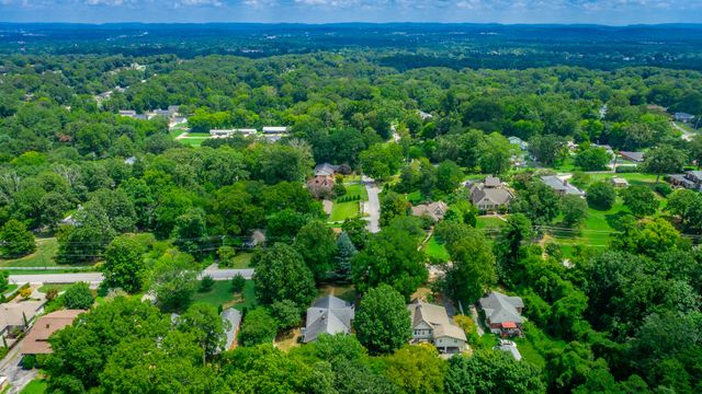 1125 S Crest Road, Rossville, GA 30741