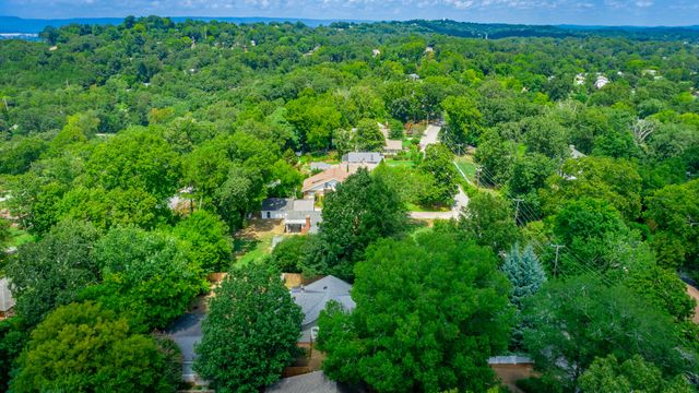 1125 S Crest Road, Rossville, GA 30741