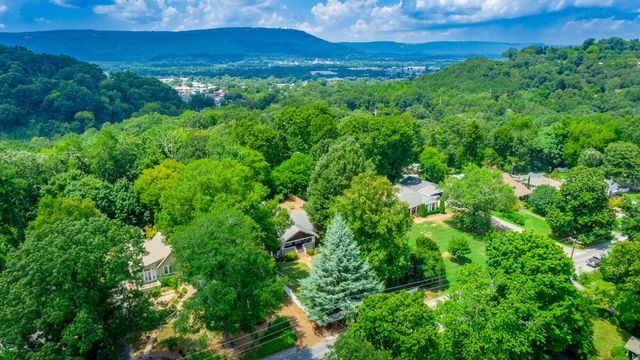 1125 S Crest Road, Rossville, GA 30741