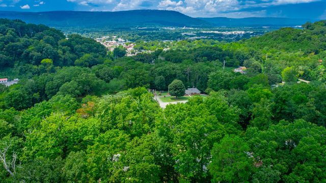 1125 S Crest Road, Rossville, GA 30741