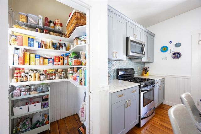 7 Elm St, Boston, MA 02136