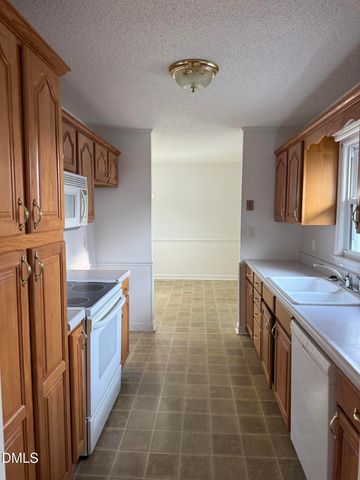 2992 Cherry Lane, Kinston, NC 28504