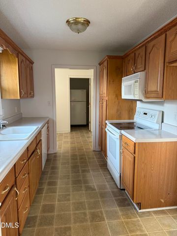 2992 Cherry Lane, Kinston, NC 28504