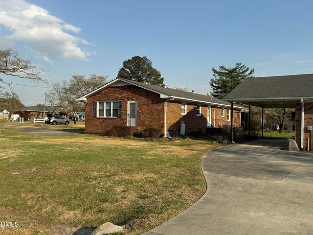2992 Cherry Lane, Kinston, NC 28504