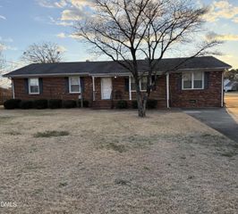 2992 Cherry Lane, Kinston, NC 28504