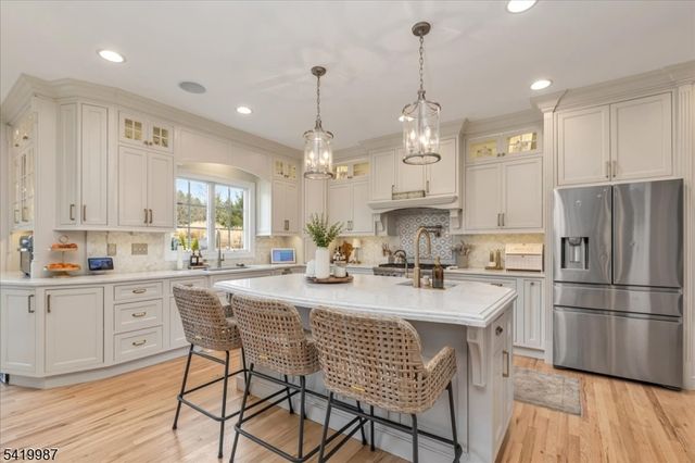 38 Still Hollow Rd, Tewksbury Twp., NJ 08833
