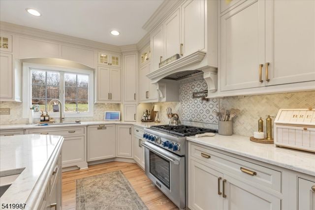 38 Still Hollow Rd, Tewksbury Twp., NJ 08833