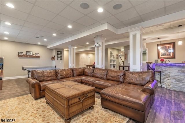 38 Still Hollow Rd, Tewksbury Twp., NJ 08833