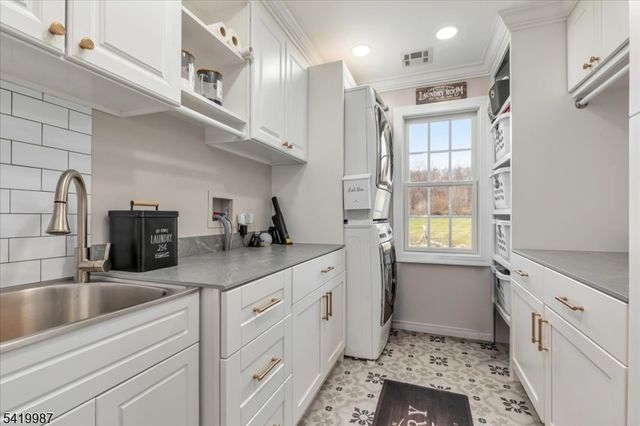 38 Still Hollow Rd, Tewksbury Twp., NJ 08833