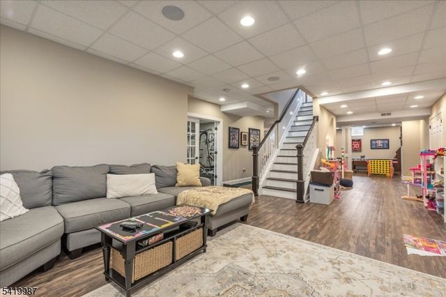 38 Still Hollow Rd, Tewksbury Twp., NJ 08833