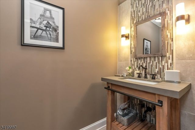 38 Still Hollow Rd, Tewksbury Twp., NJ 08833