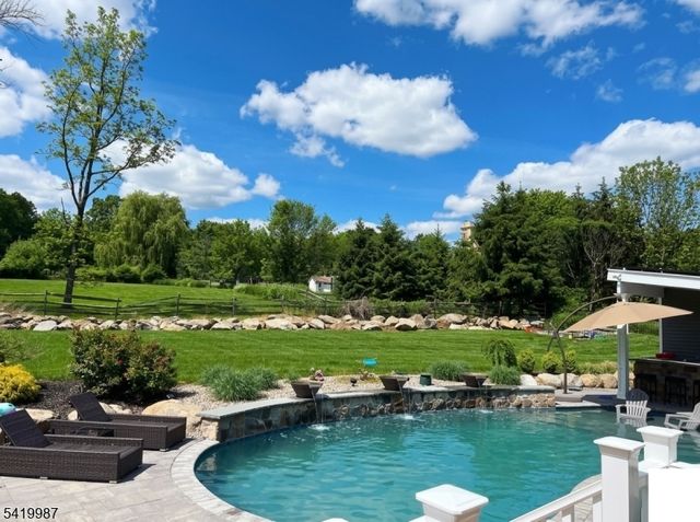38 Still Hollow Rd, Tewksbury Twp., NJ 08833
