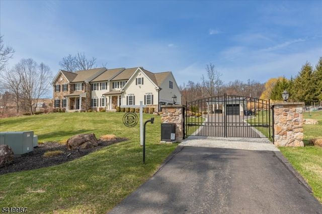 38 Still Hollow Rd, Tewksbury Twp., NJ 08833