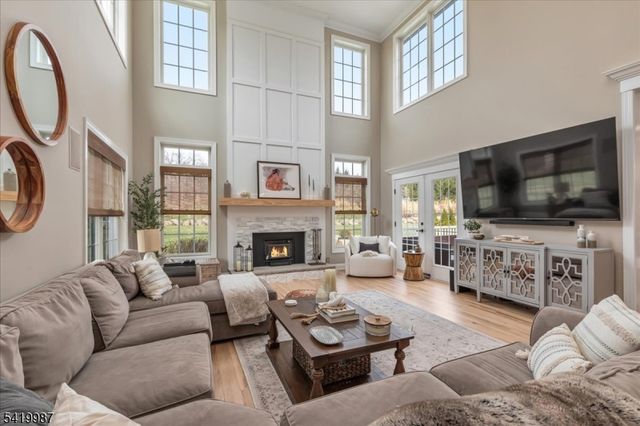 38 Still Hollow Rd, Tewksbury Twp., NJ 08833