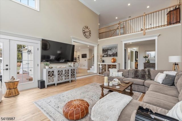 38 Still Hollow Rd, Tewksbury Twp., NJ 08833
