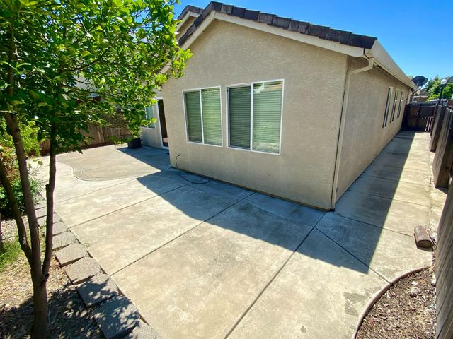 390 Greg Thatch Cir, Sacramento, CA 95835
