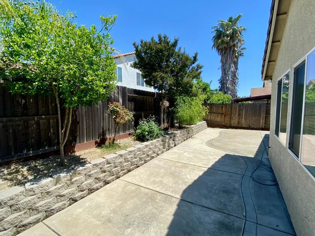 390 Greg Thatch Cir, Sacramento, CA 95835