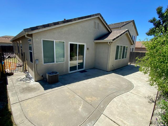 390 Greg Thatch Cir, Sacramento, CA 95835