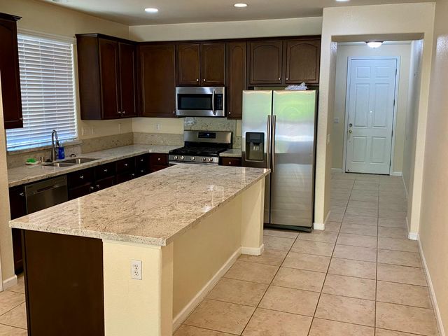 390 Greg Thatch Cir, Sacramento, CA 95835