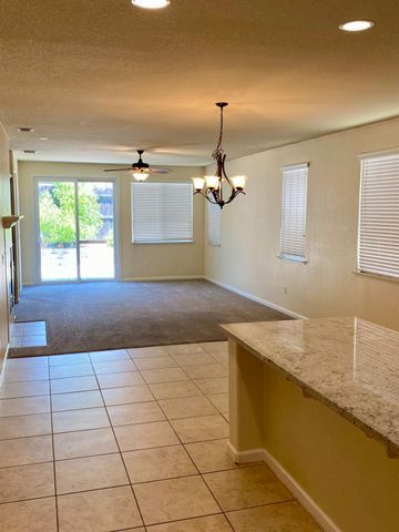 390 Greg Thatch Cir, Sacramento, CA 95835