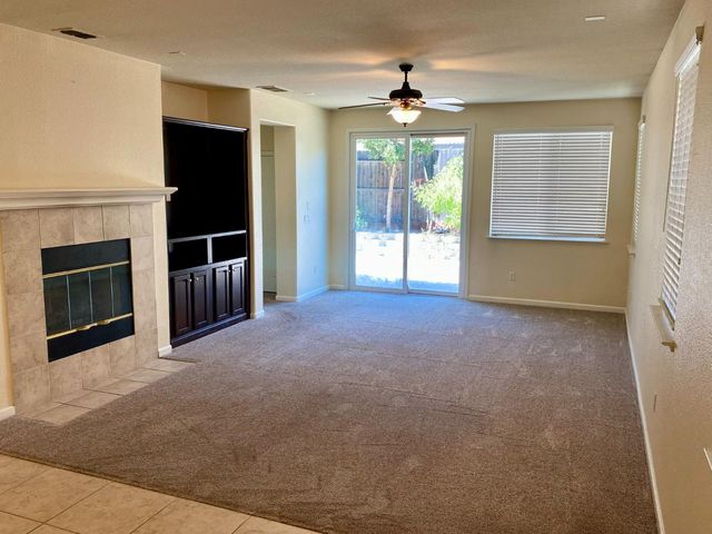 390 Greg Thatch Cir, Sacramento, CA 95835