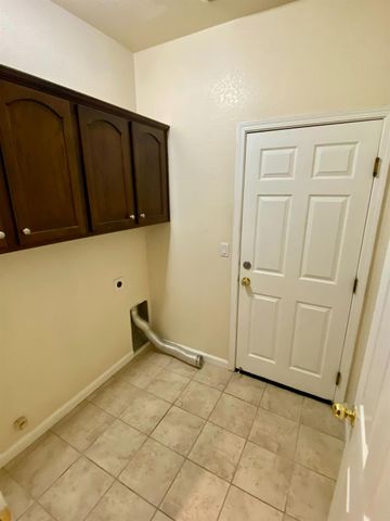 390 Greg Thatch Cir, Sacramento, CA 95835