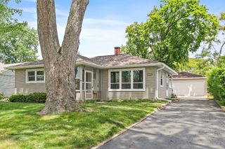2204 Hawk Lane, Rolling Meadows, IL 60008