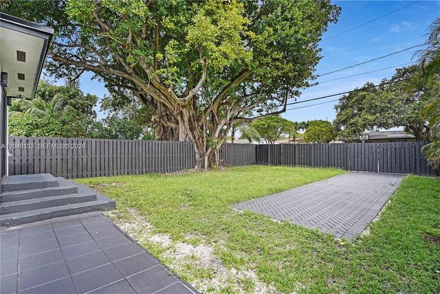 222 SW 3rd Terrace, Dania Beach, FL 33004