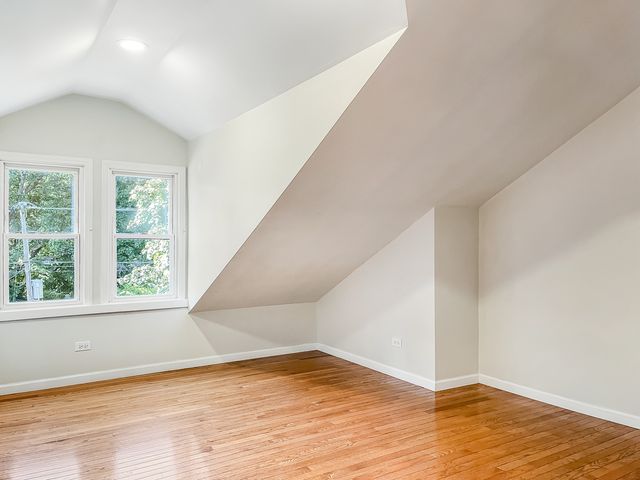 1201 Middlebury Lane, Wilmette, IL 60091