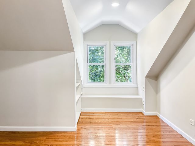 1201 Middlebury Lane, Wilmette, IL 60091