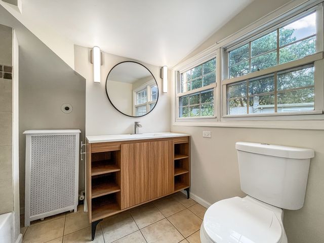 1201 Middlebury Lane, Wilmette, IL 60091