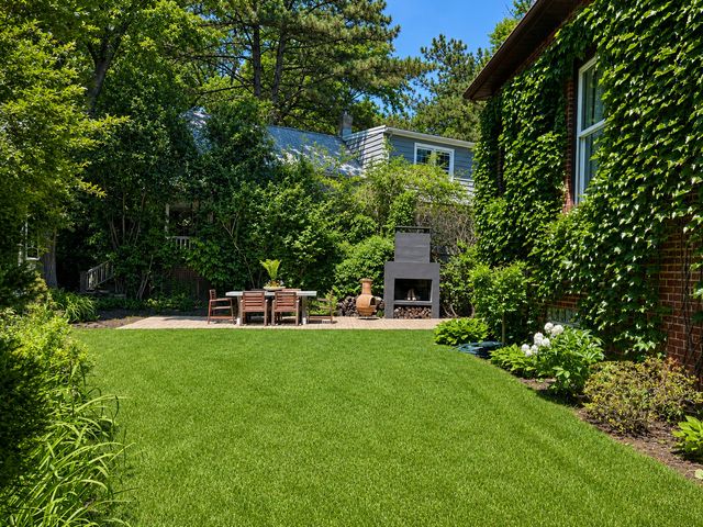 1201 Middlebury Lane, Wilmette, IL 60091
