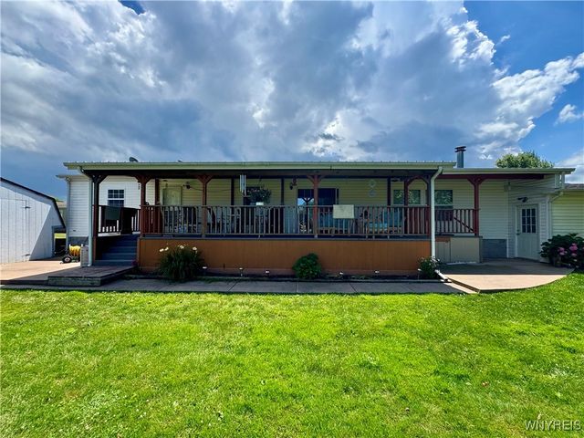 3023 Springview Dr, Newfane, NY 14108