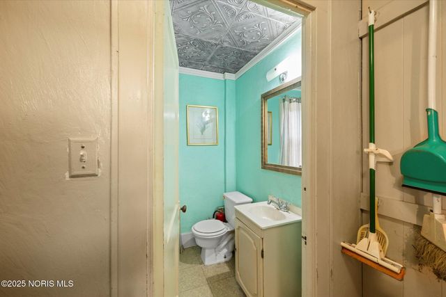 1861 Tremainsville Road, Toledo, OH 43613